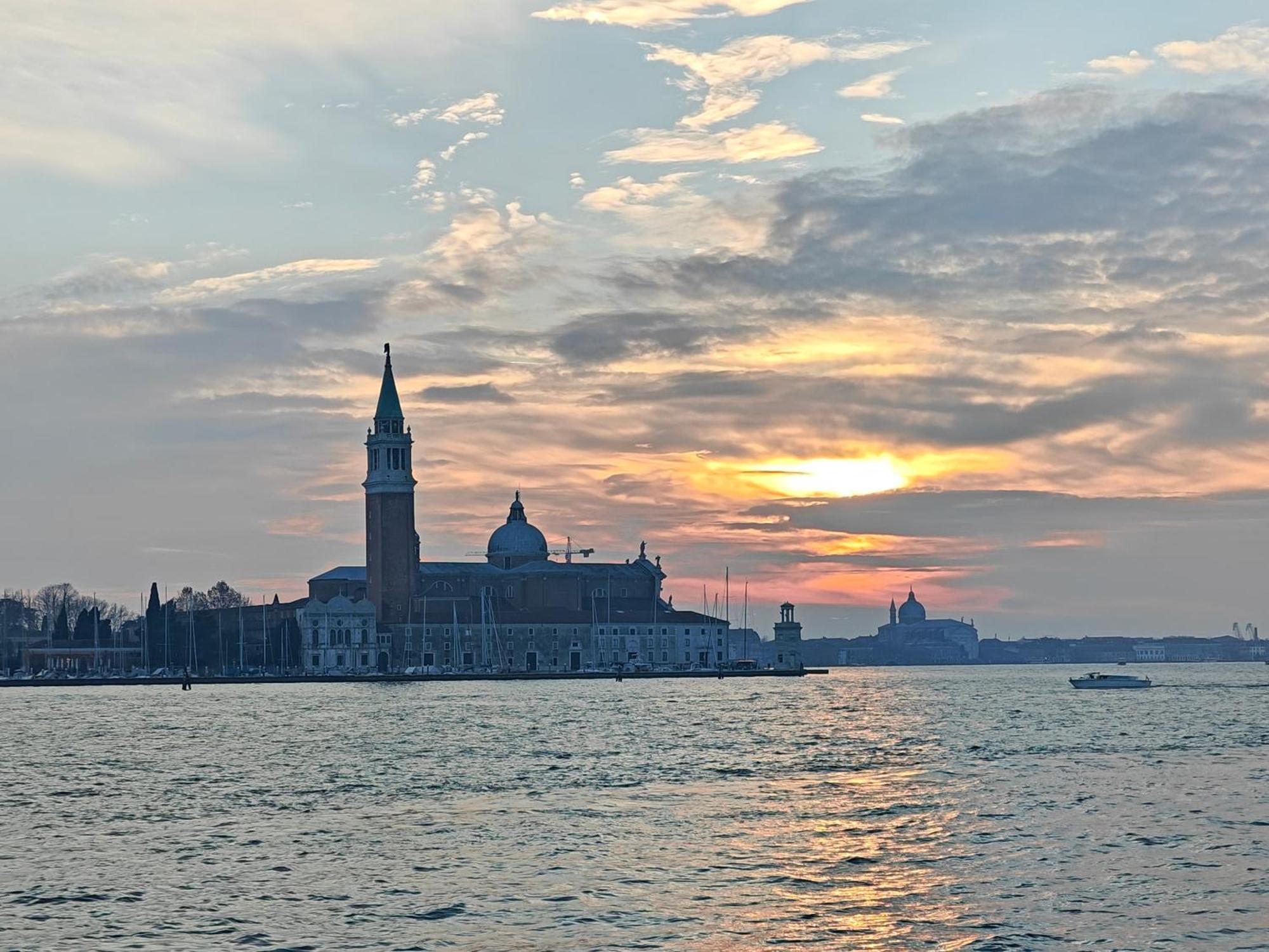 Castello Canal View Veneza Exterior foto